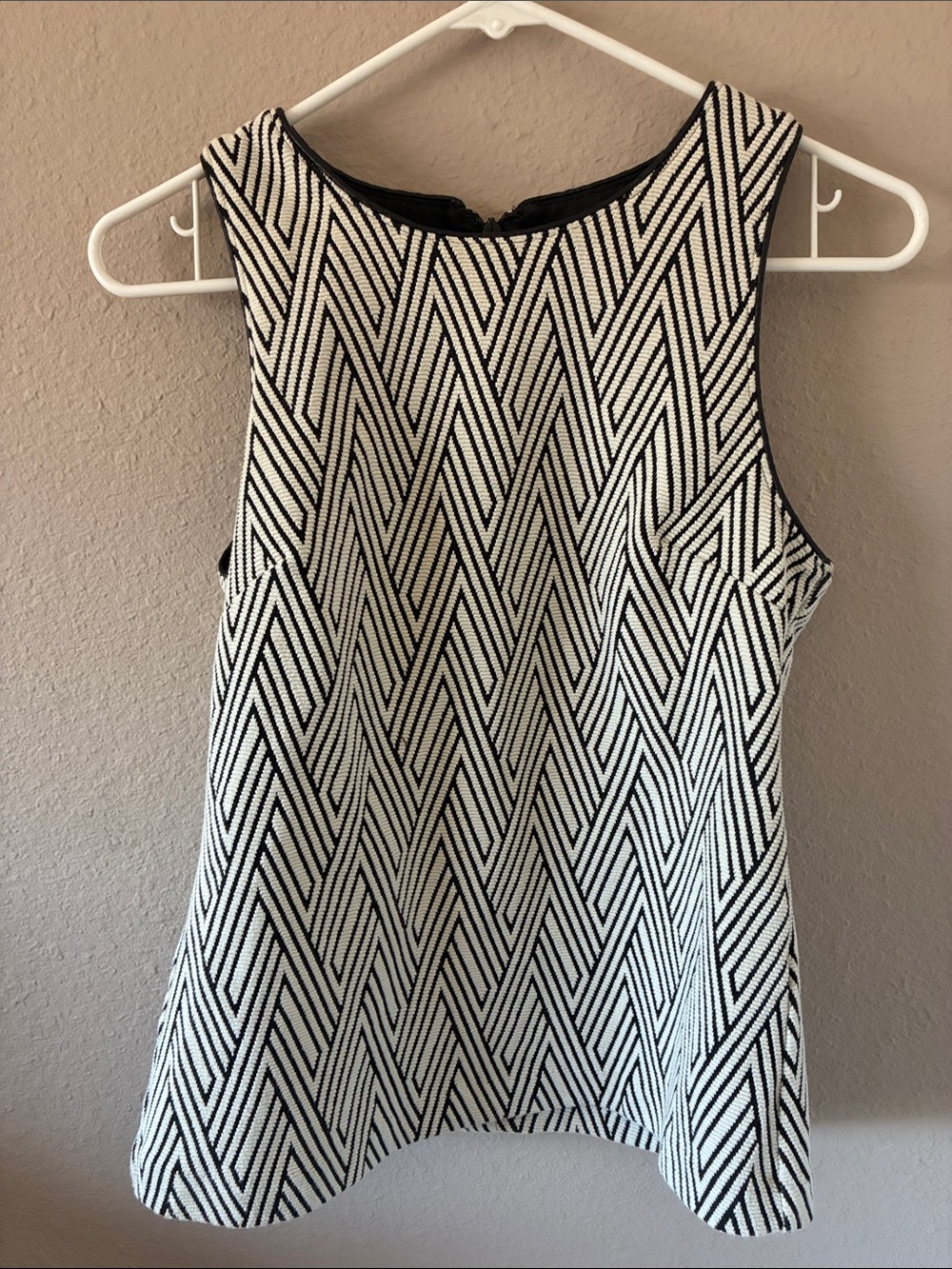 Banana Republic Black and White Geometric Sleeveless Top